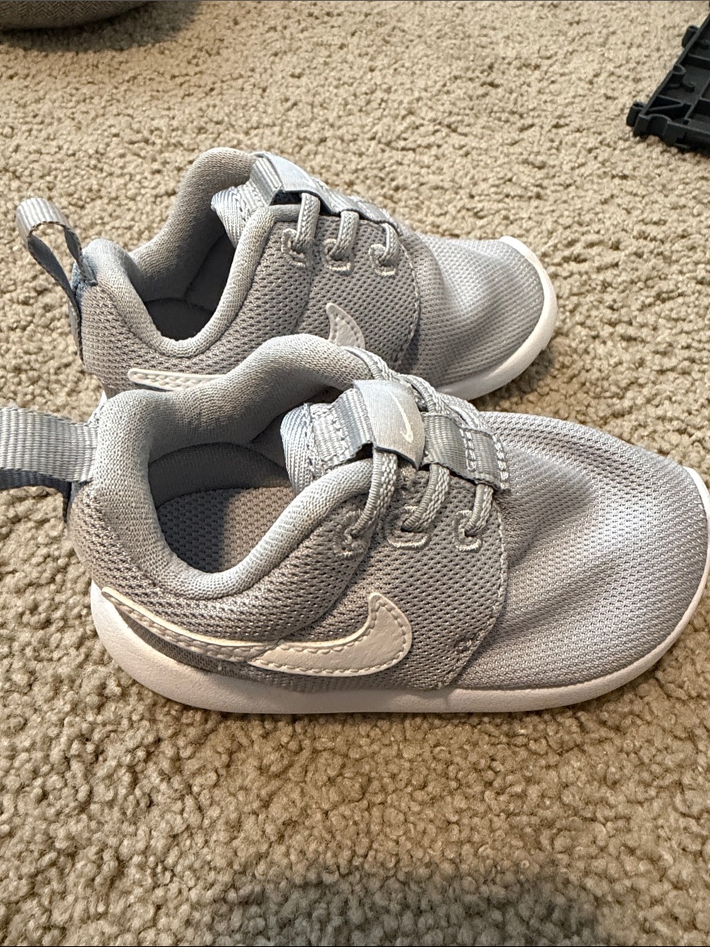 Nike Kids Light Gray Mesh Hook-and-Loop Sneakers